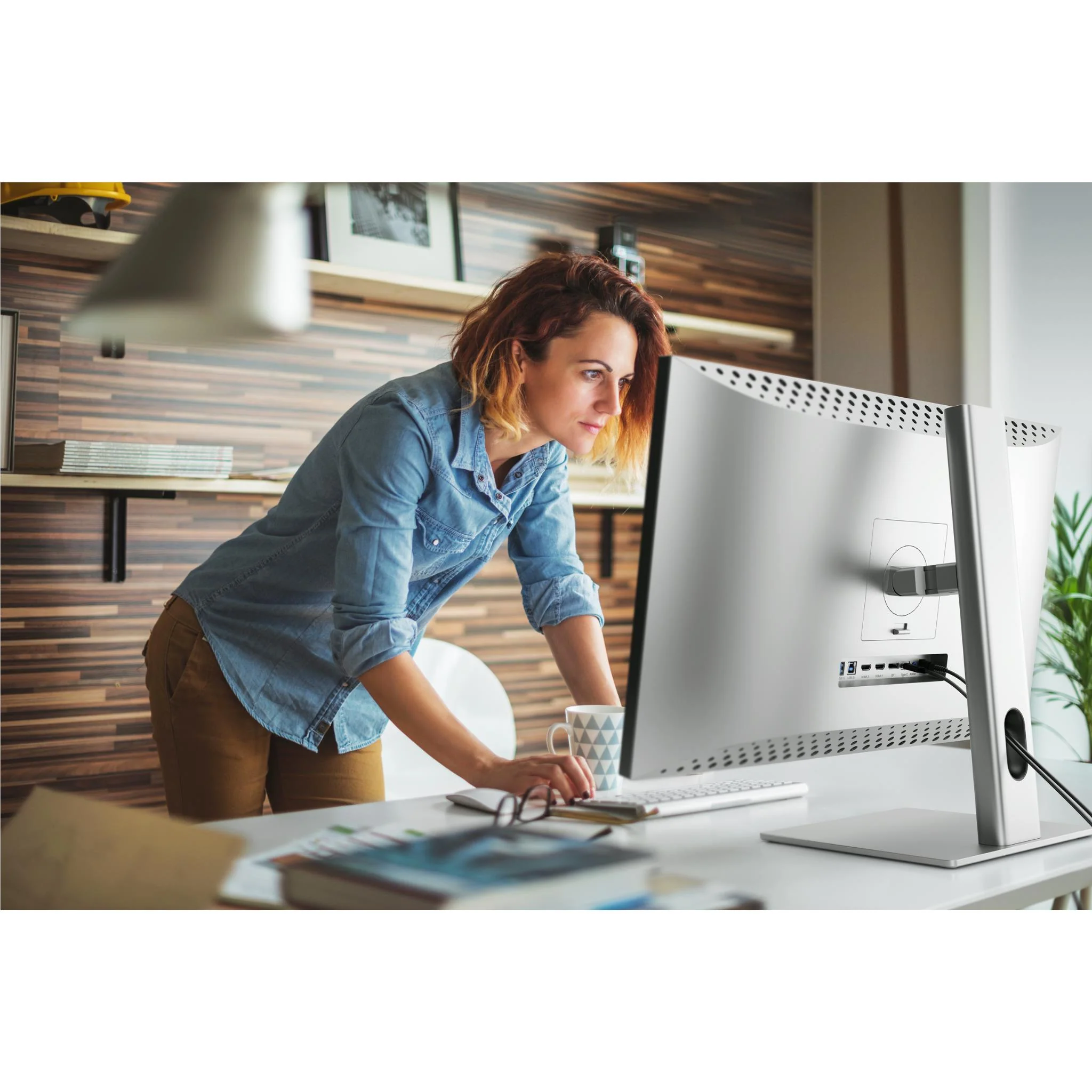 ALOGIC Clarity 27" UHD 4K Monitor with 90W PD - Image 14