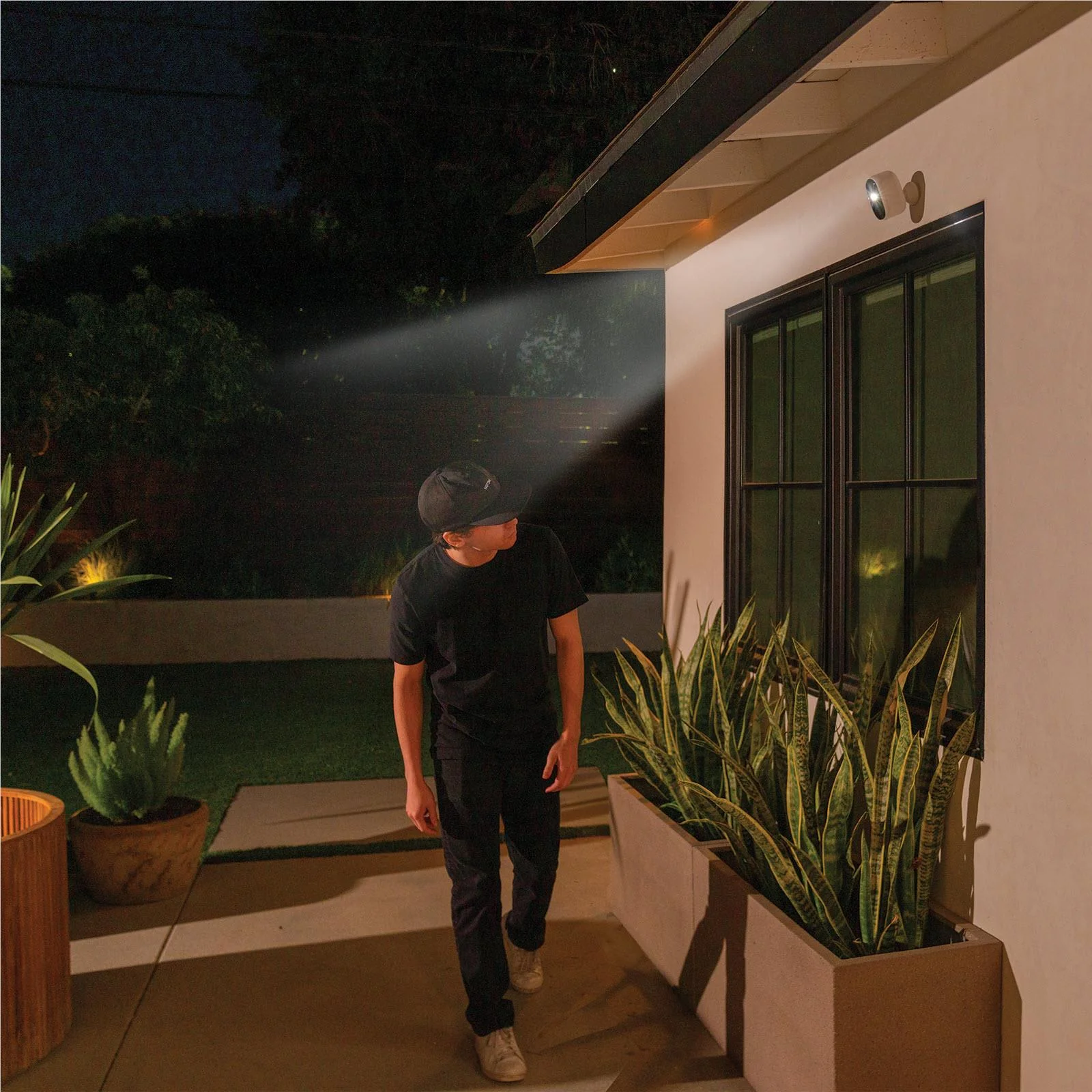 Arlo Essentials (3rd Gen) 2K Outdoor Security Camera Solar Bundle Kit [4 Pack] + 6M Subscription - Image 6