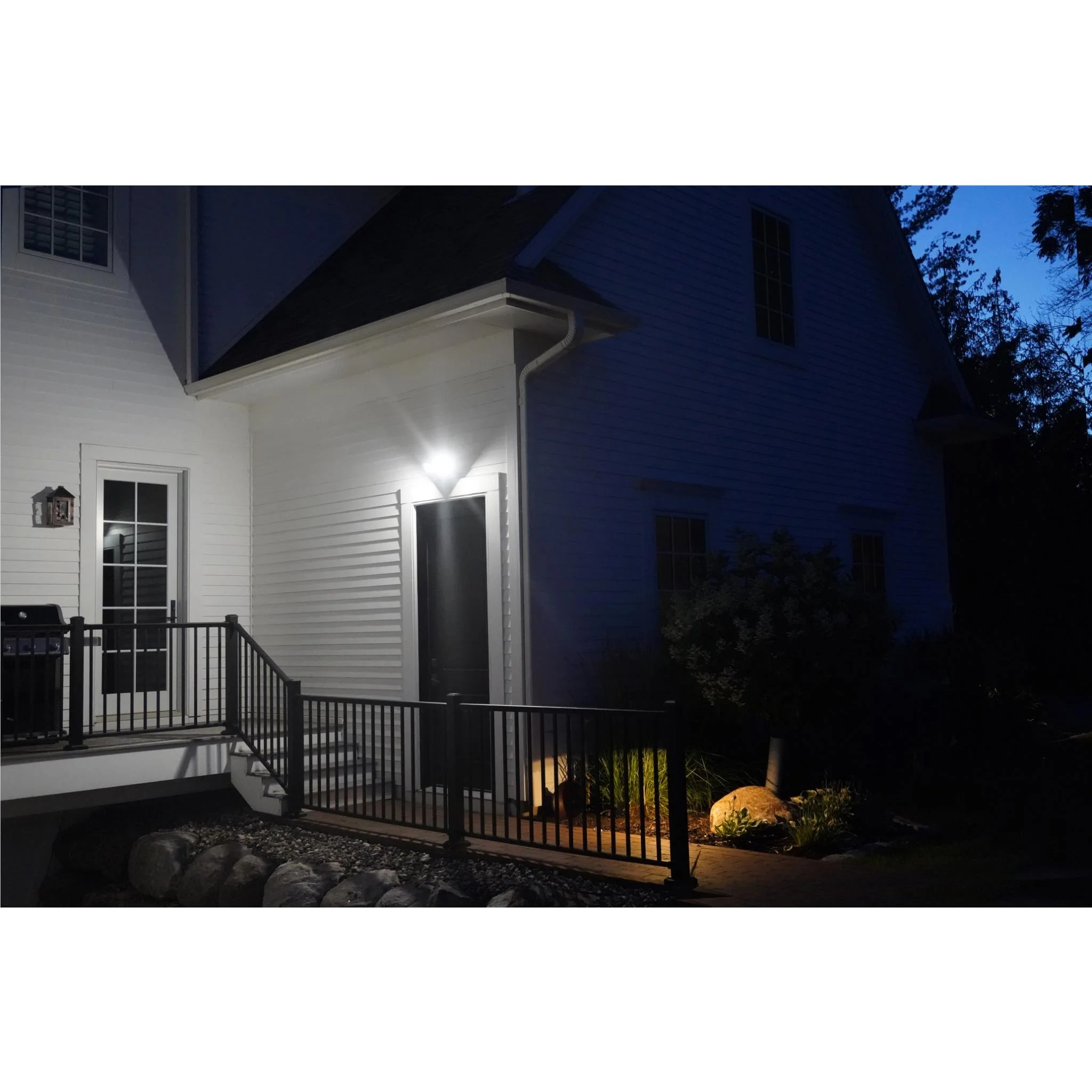 Arlo Wired Floodlight Camera (White) - Image 6