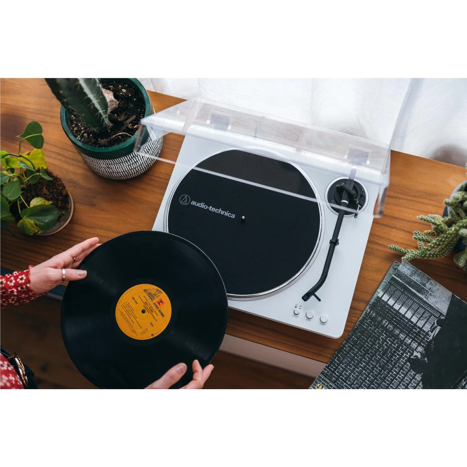 Audio-Technica LP70XBT Fully Automatic Bluetooth Turntable (White) - Image 7
