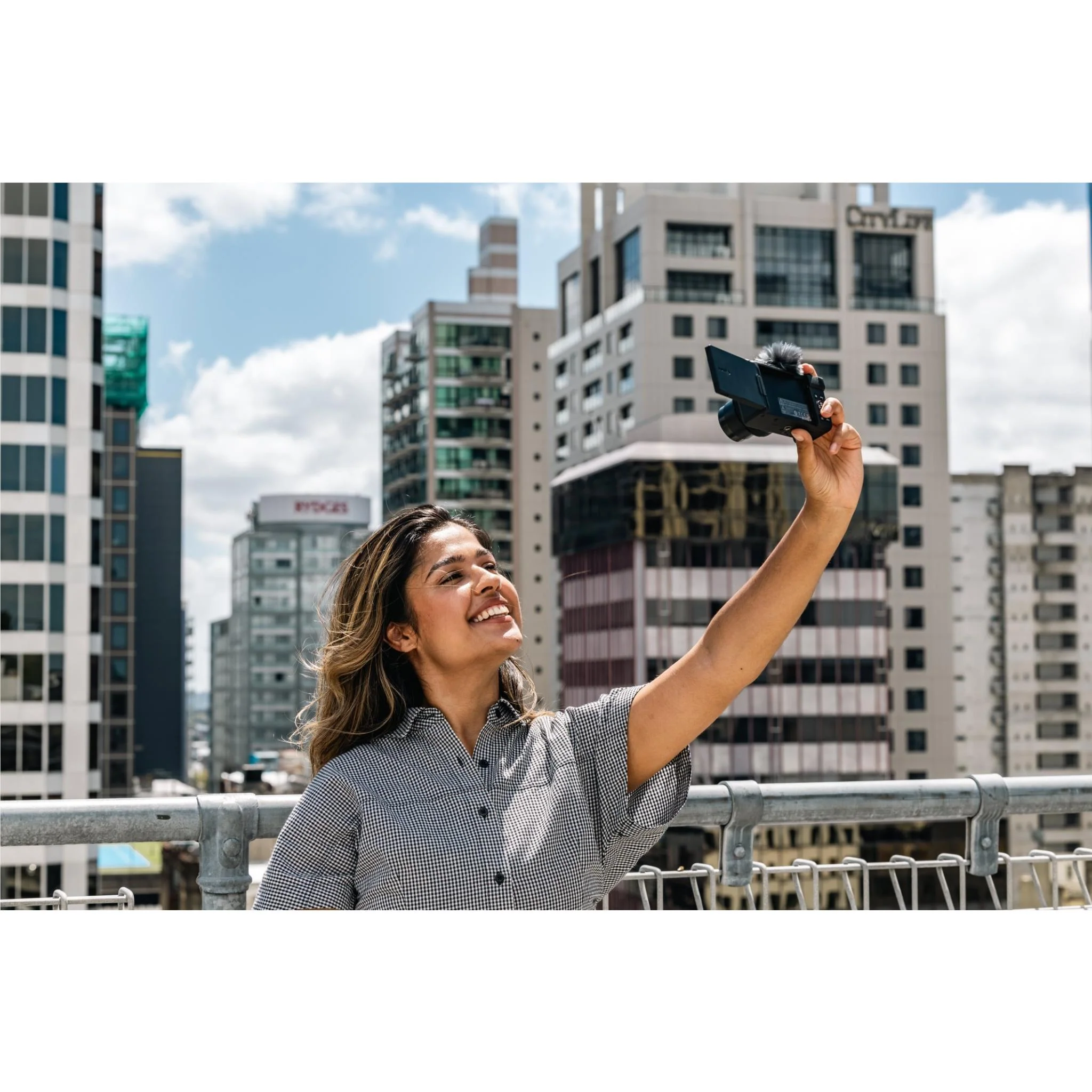 Canon PowerShot V1 Vlogging Camera - Image 10
