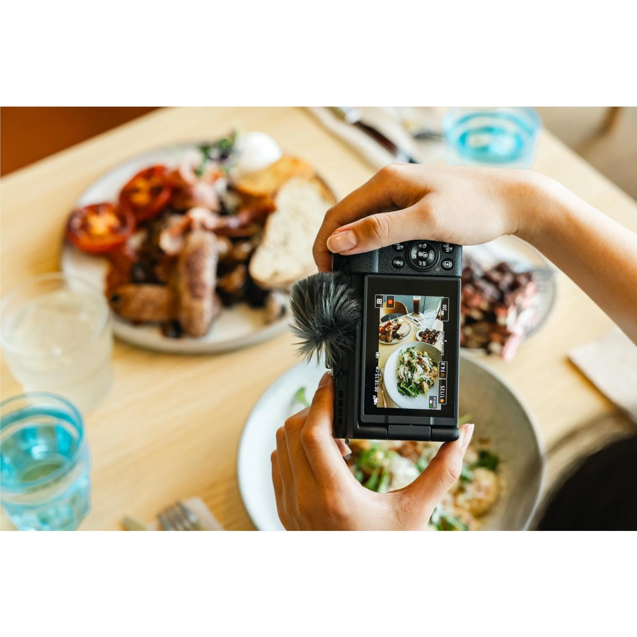 Canon PowerShot V1 Vlogging Camera - Image 12
