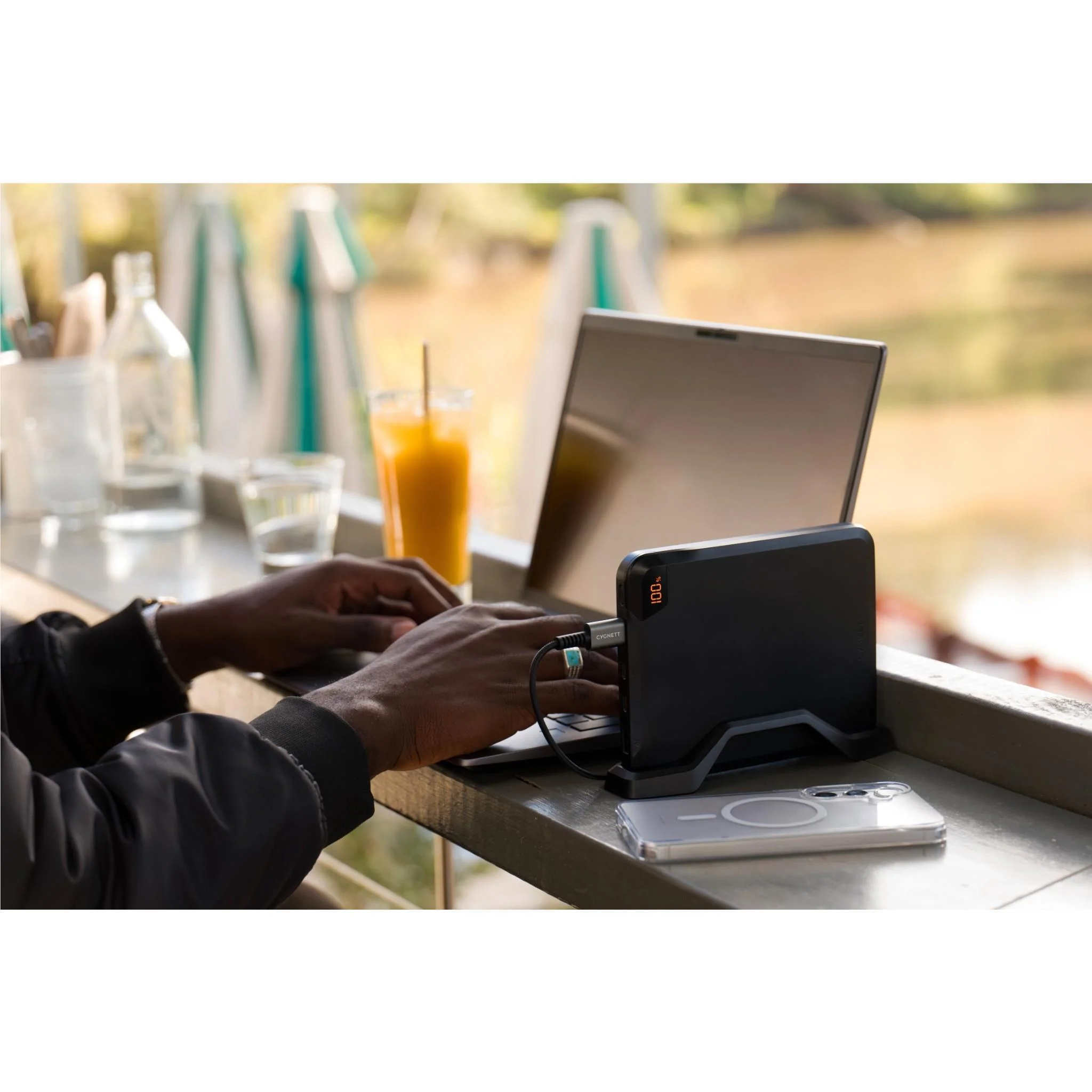 Cygnett VertPWR Laptop Power Bank [25K] (Obsidian) - Image 7