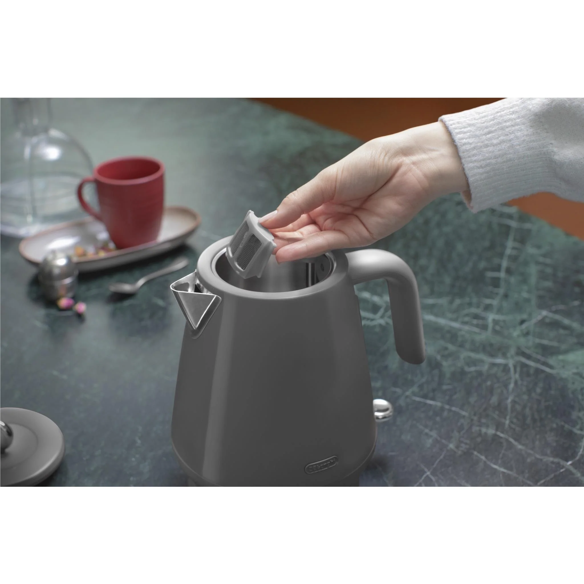 De'Longhi Eclettica 1.7L Kettle (Graceful Grey) - Image 5