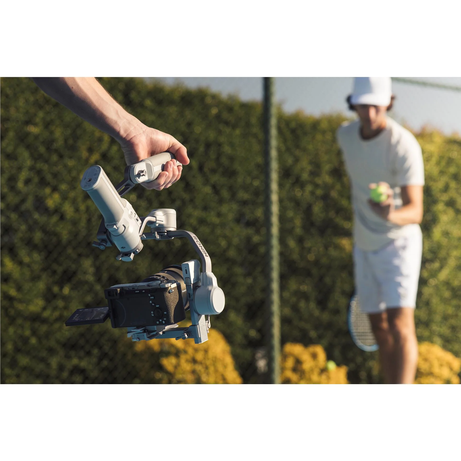 DJI RS 4 Mini Gimbal Combo - Image 9
