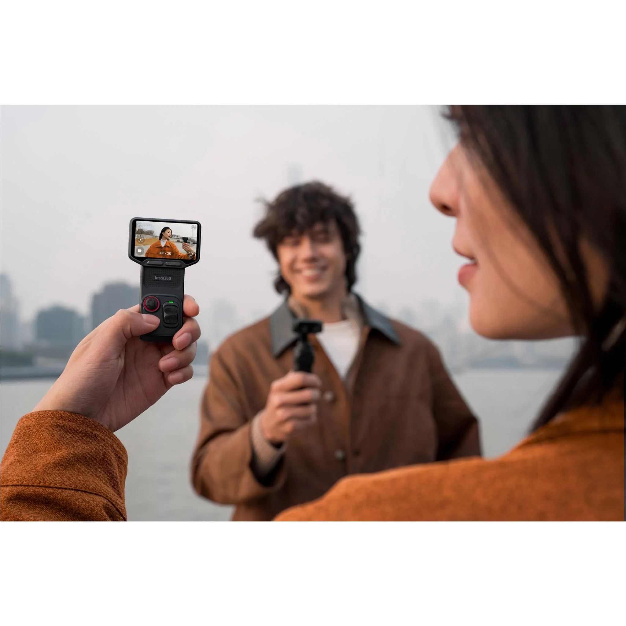 Insta360 Luna Ultra 8K Gimbal Camera Standard Bundle (Cosmic Black) - Image 7