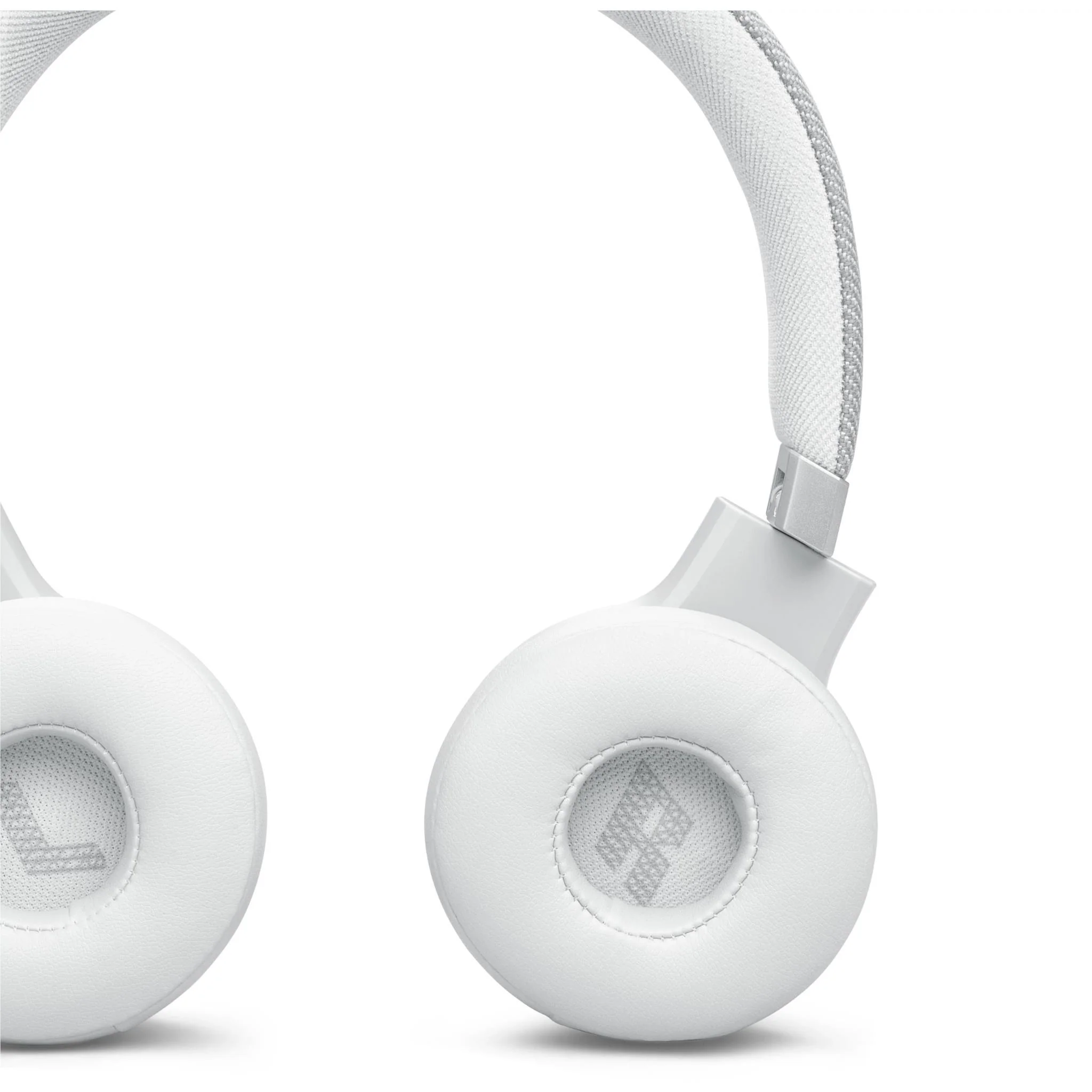 JBL Live 670 Wireless On-Hear Headphones with True Adaptive NC (White) - Image 5
