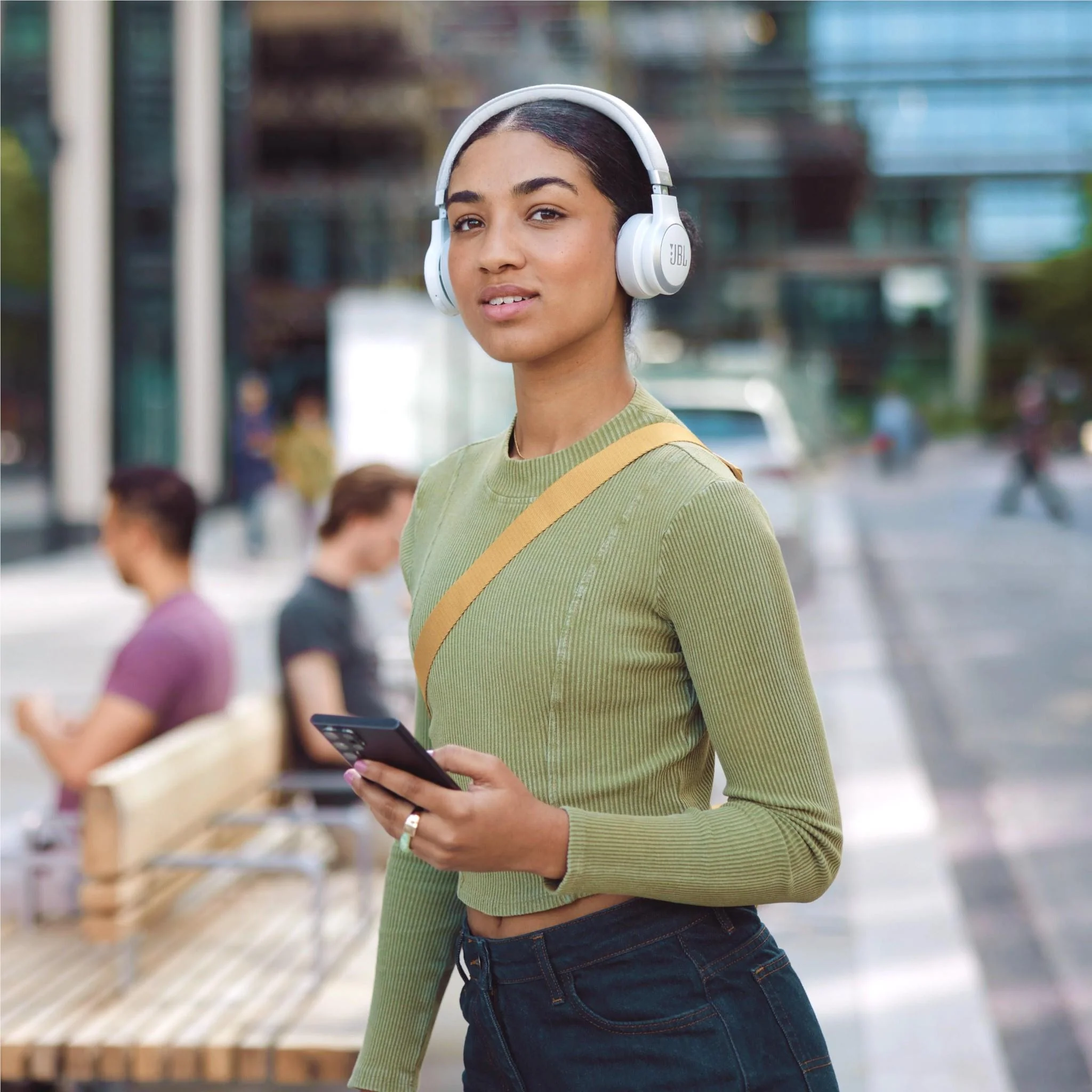 JBL Live 670 Wireless On-Hear Headphones with True Adaptive NC (White) - Image 8