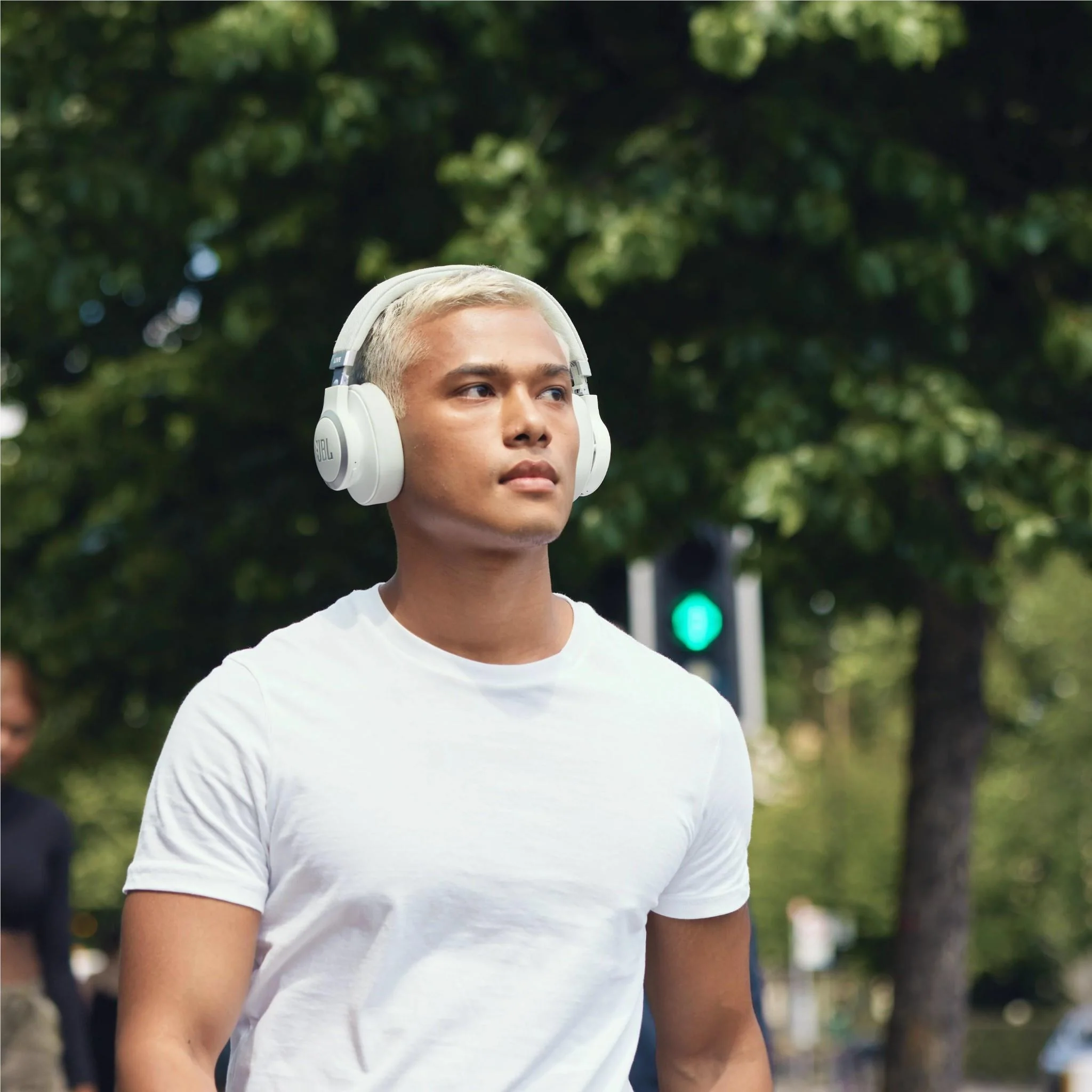 JBL Live 770 Wireless Over-Ear Headphones with True Adaptive NC (White) - Image 8