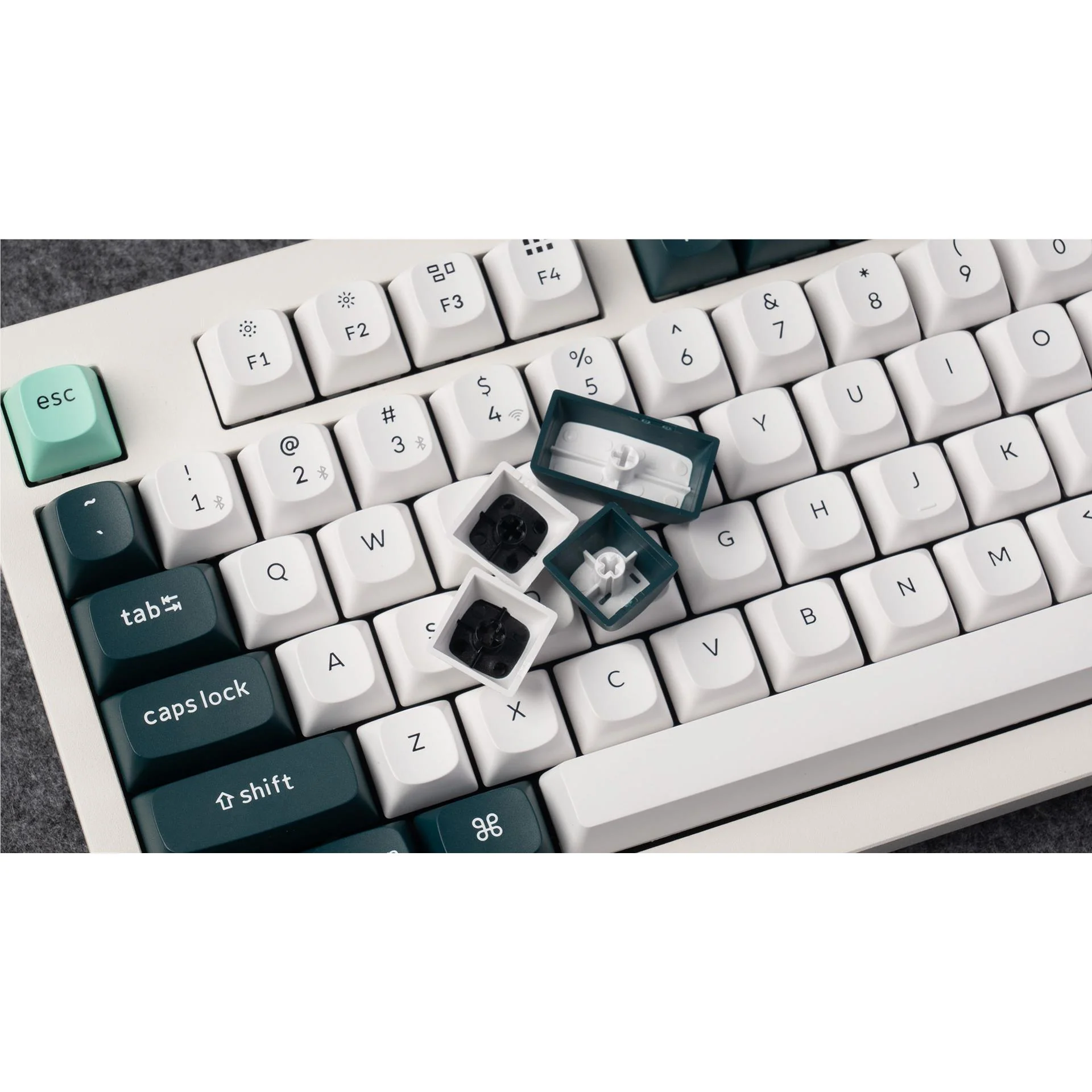 Keychron Q5 HE QMK Wireless Keyboard (Shell White) - Image 4