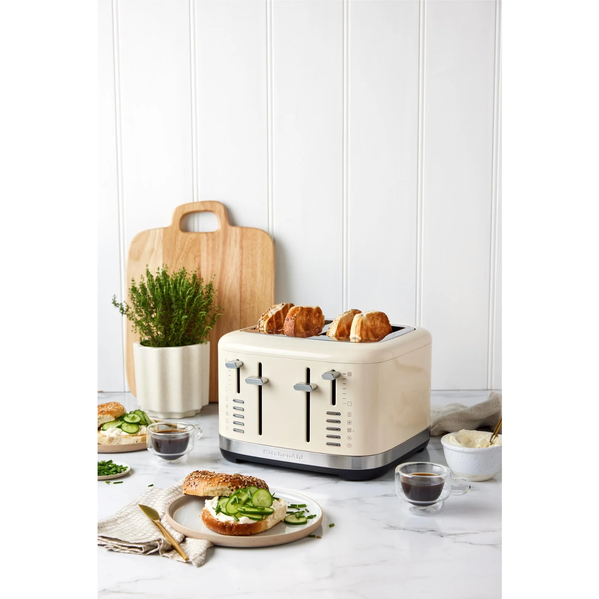 KitchenAid KMT4109 4 Slice Toaster (Almond) - Image 6