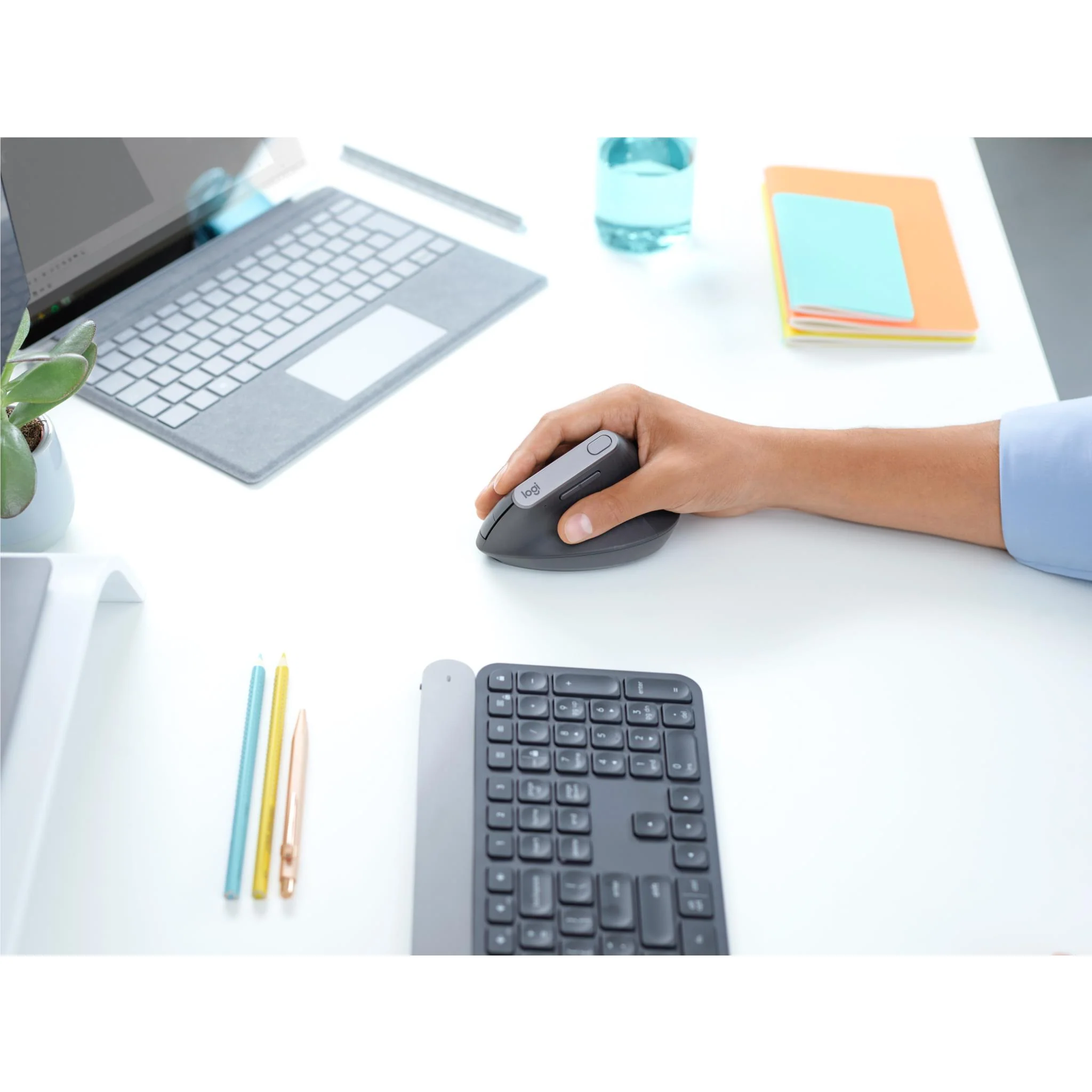 Logitech MX Vertical Advanced Ergonomic Mouse - Image 4