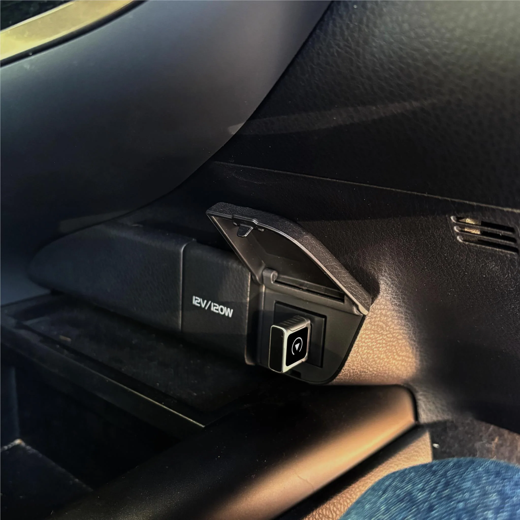 Navig8r Wireless Dongle for CarPlay Mini - Image 4