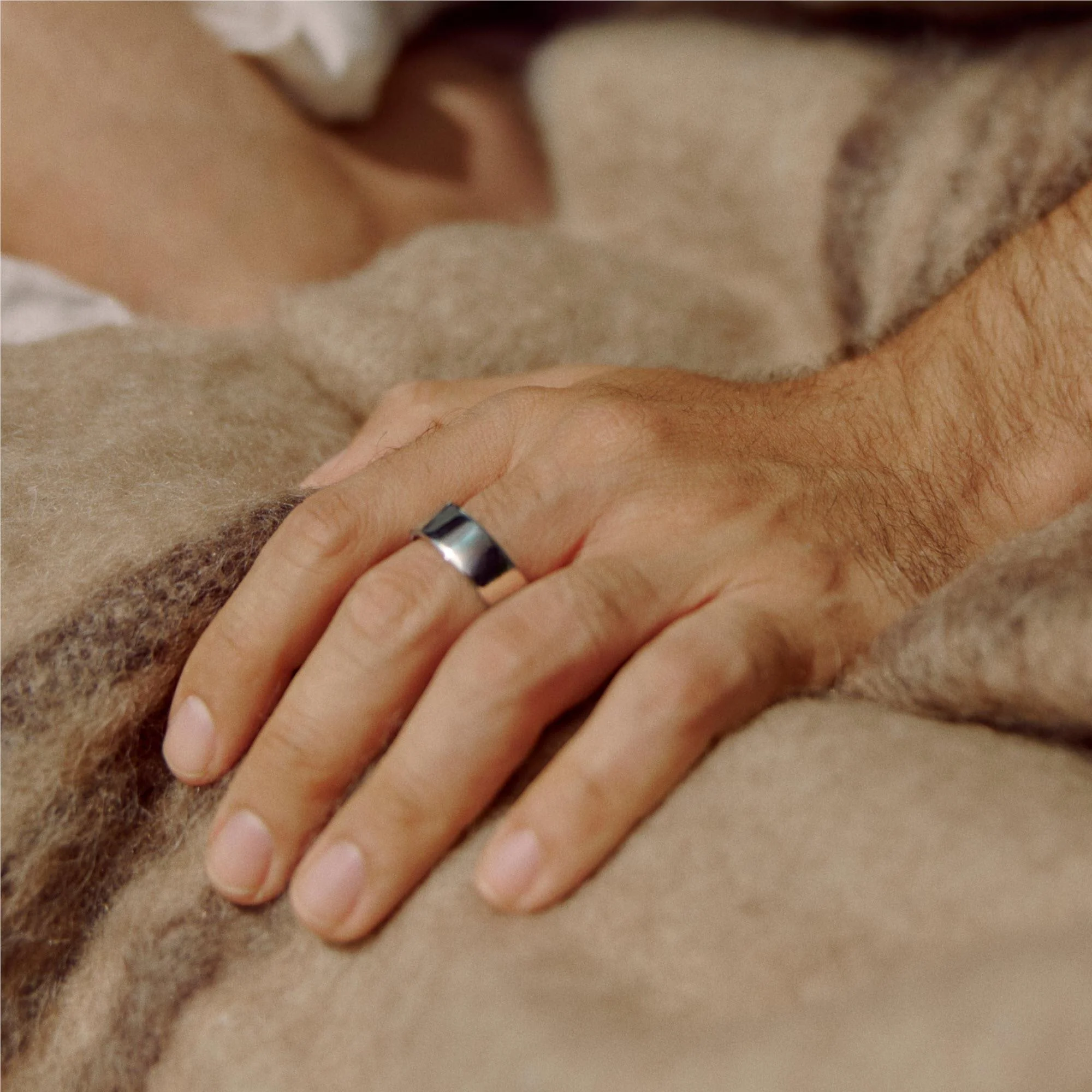 Oura Ring 4 [Size 8] (Silver) - Image 7
