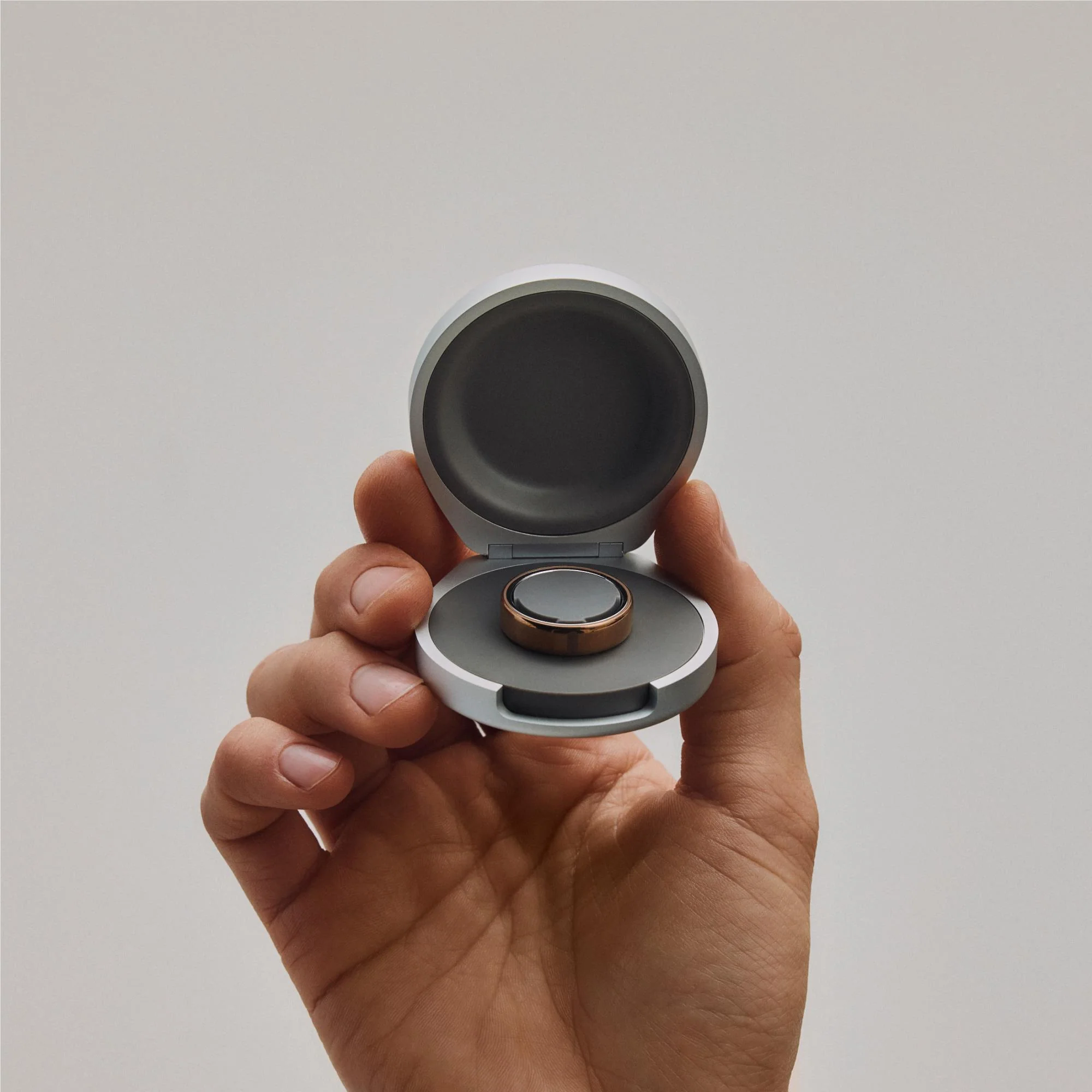 Oura Ring 5 Portable Charger [Size 12] - Image 4