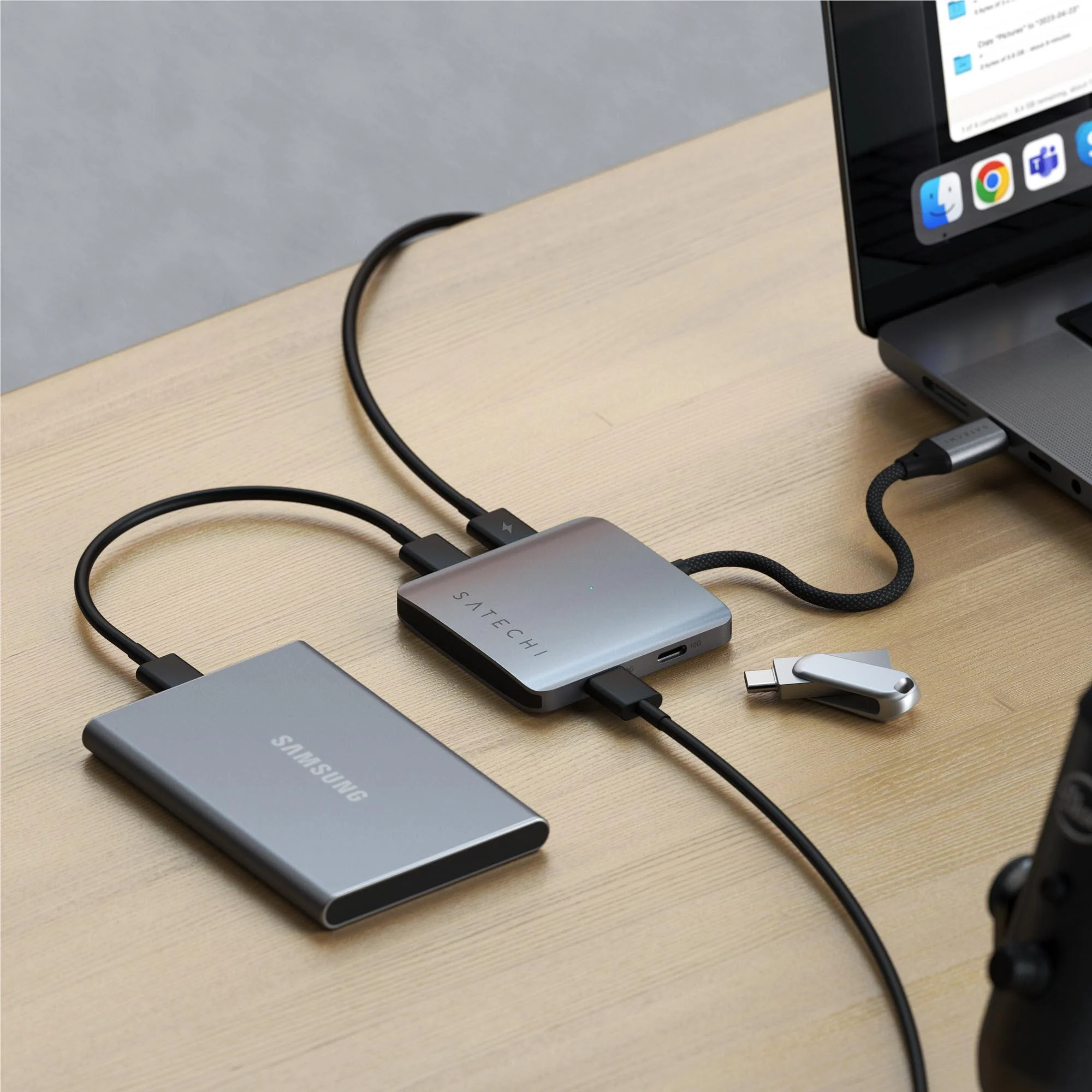 Satechi 4-Port USB-C Hub with PD (Space Grey) - Image 6