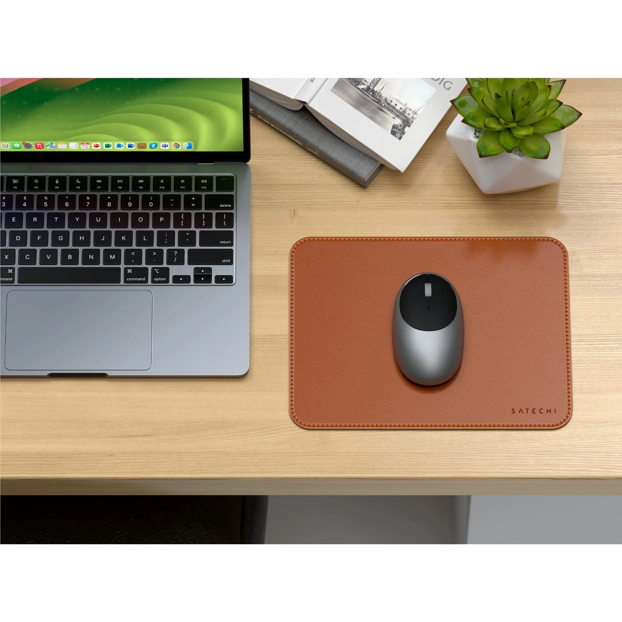 Satechi Vegan Leather Premium Mouse Pad (Brown) - Image 4