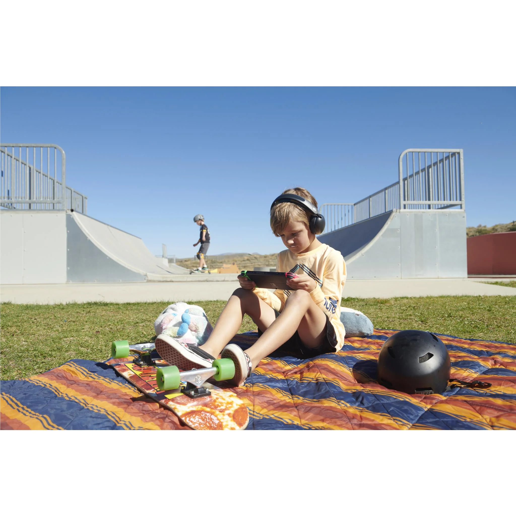 Skullcandy Grom Wireless Kids Headphones (Black) - Image 10