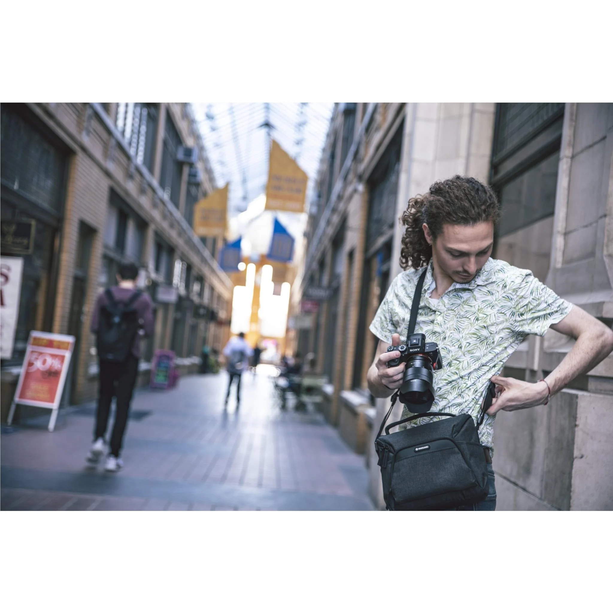 Vanguard Vesta Aspire 21 Shoulder Bag (Grey) [Medium] - Image 10