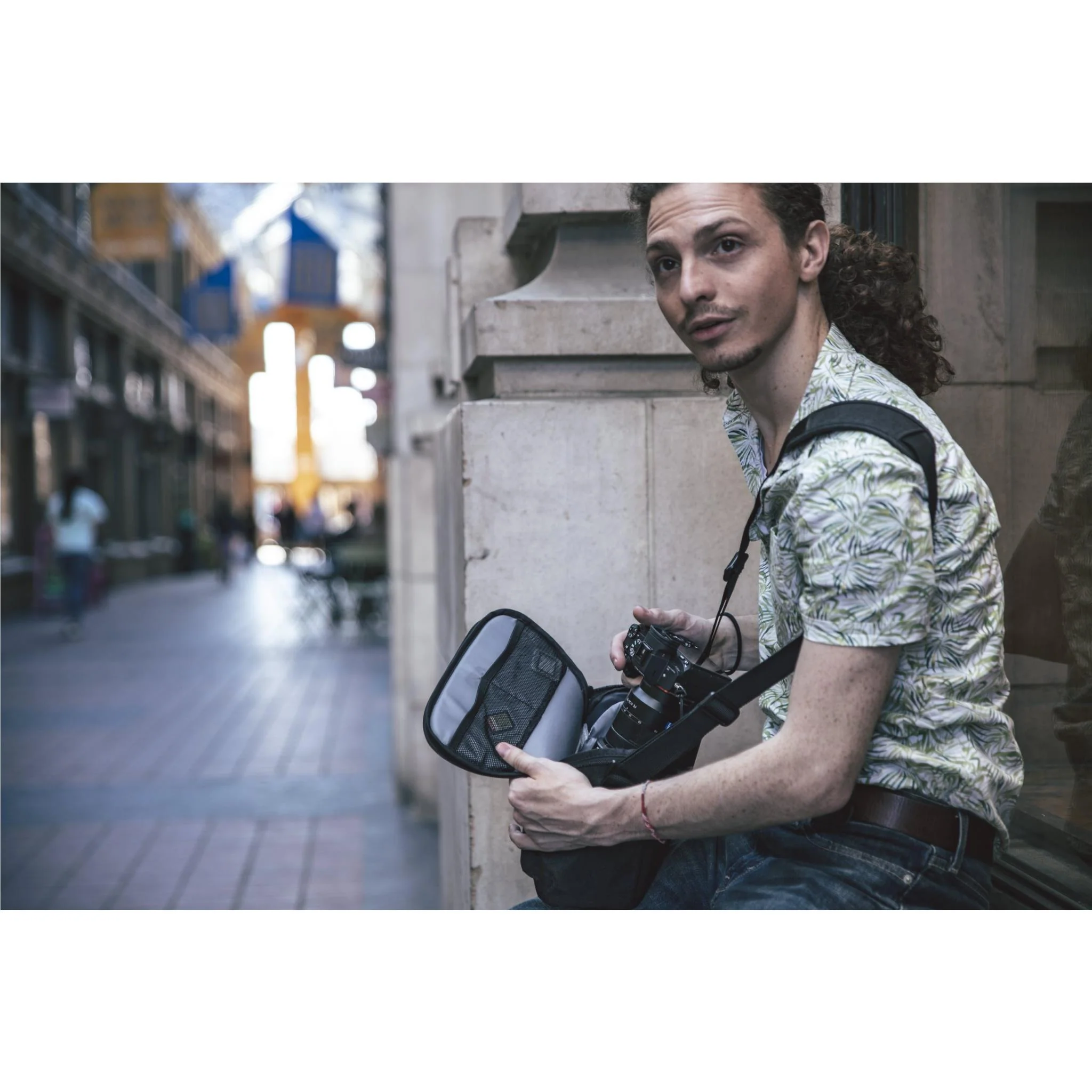 Vanguard Vesta Aspire 21 Shoulder Bag (Grey) [Medium] - Image 9